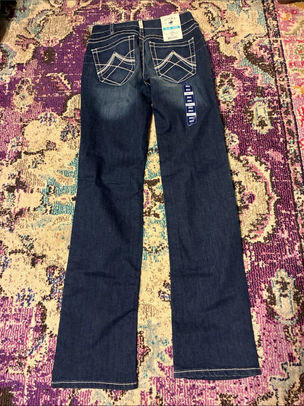Ariat mid rise straight jeans in 28L. NWT